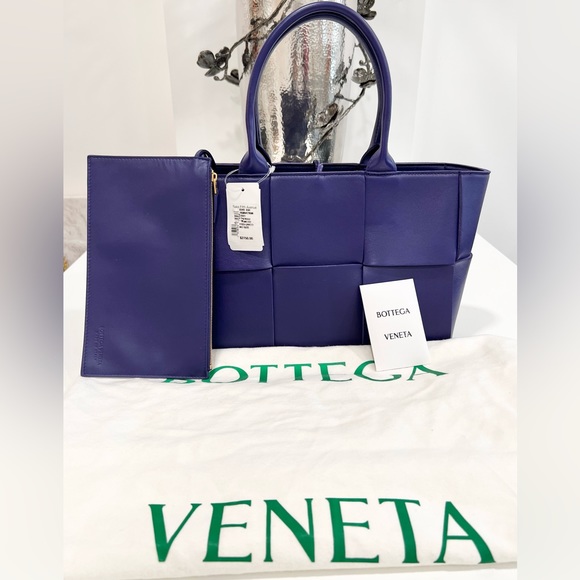 Bottega Veneta Small Arco Tote Bag - Picture 2 of 12